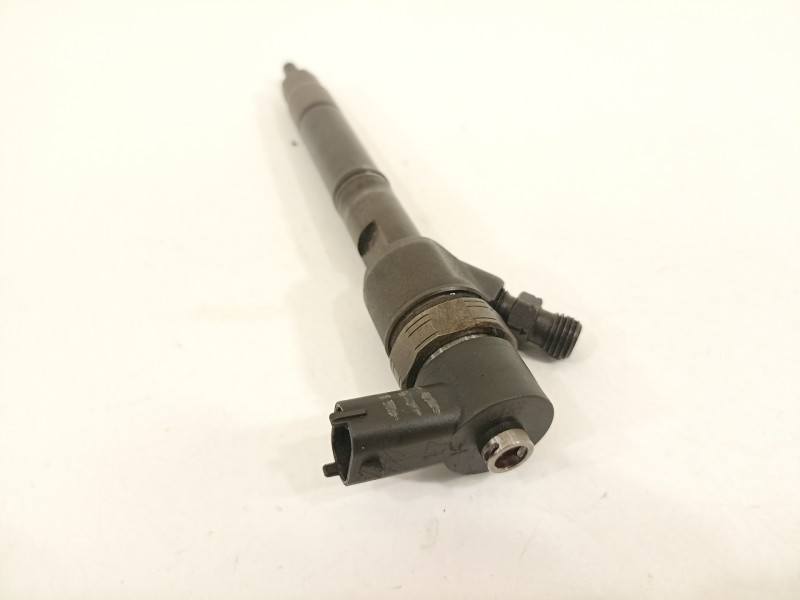 Recambio de inyector para hyundai i40 cab bluedrive referencia OEM IAM 338002A800 0445110411 