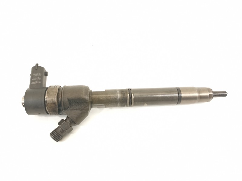 Recambio de inyector para hyundai i40 cab bluedrive referencia OEM IAM 338002A800 0445110411 