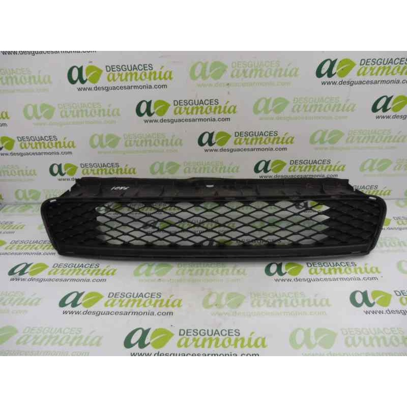 Recambio de rejilla paragolpes delantero para toyota auris hybrid active referencia OEM IAM   