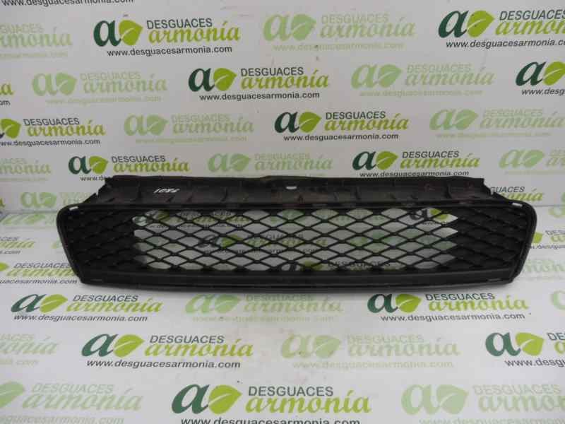 Recambio de rejilla paragolpes delantero para toyota auris hybrid active referencia OEM IAM   