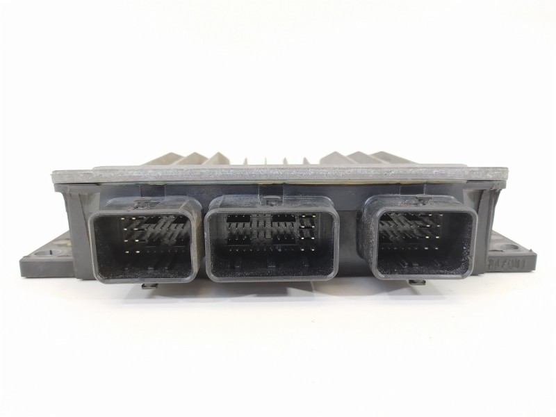 Recambio de centralita motor uce para renault clio iii emotion referencia OEM IAM 8200911560 8200619409 86228656