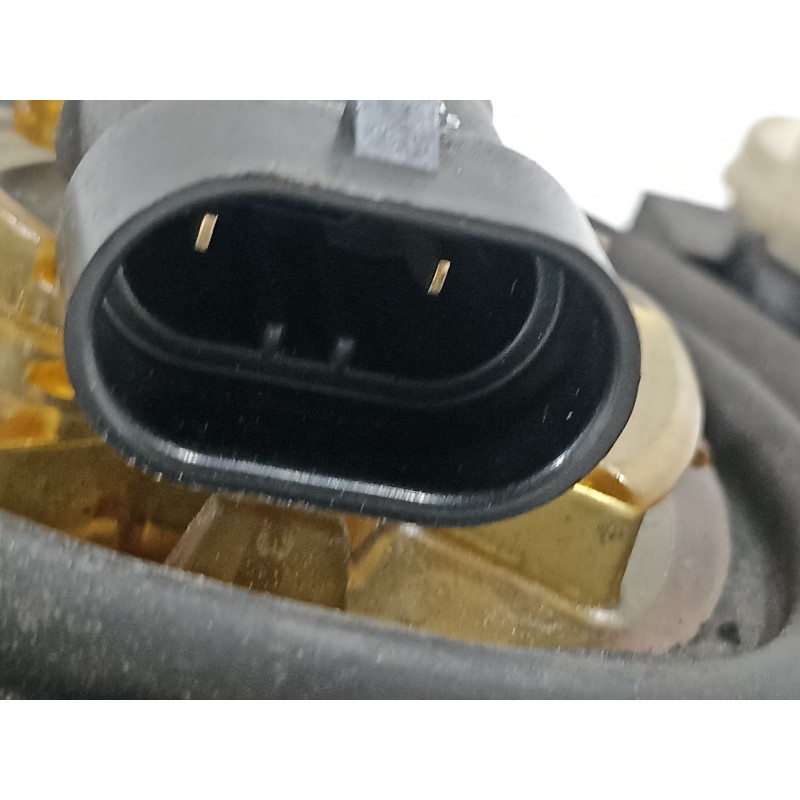 Recambio de faro derecho para renault clio ii fase i (b/cbo) 1.9 d referencia OEM IAM 260104030R  