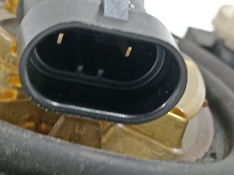 Recambio de faro derecho para renault clio ii fase i (b/cbo) 1.9 d referencia OEM IAM 260104030R  