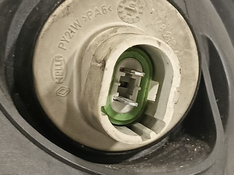 Recambio de faro derecho para renault clio ii fase i (b/cbo) 1.9 d referencia OEM IAM 260104030R  