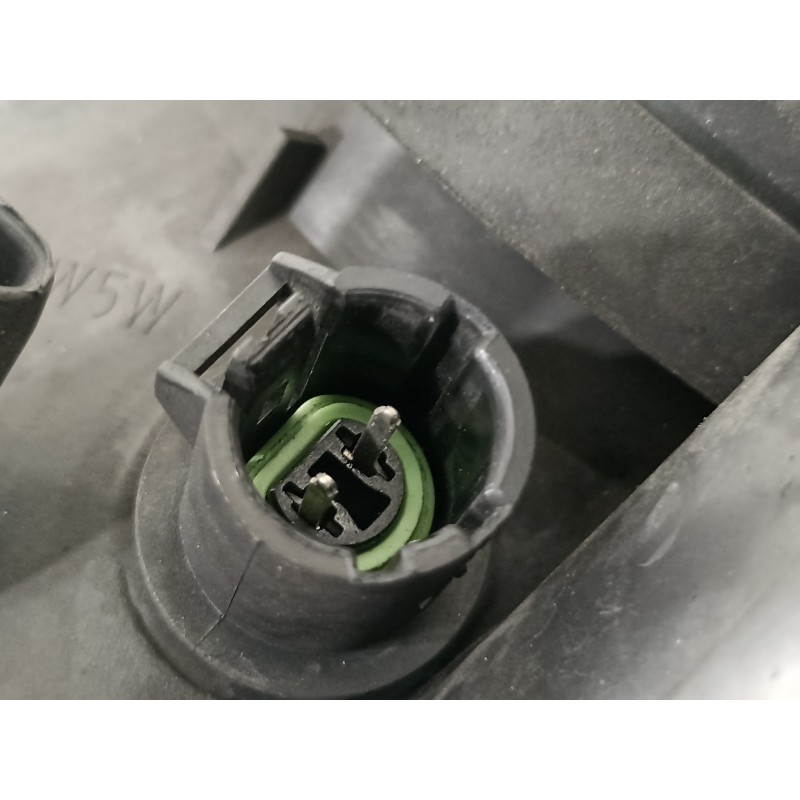 Recambio de faro derecho para renault clio ii fase i (b/cbo) 1.9 d referencia OEM IAM 260104030R  