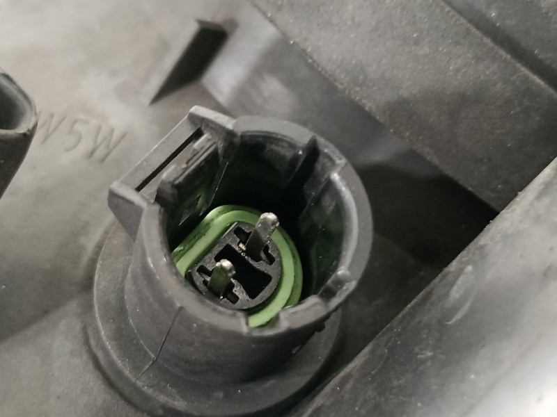 Recambio de faro derecho para renault clio ii fase i (b/cbo) 1.9 d referencia OEM IAM 260104030R  