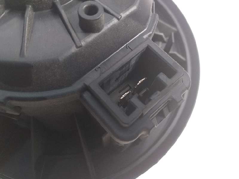 Recambio de ventilador calefaccion para ford fiesta (ccn) trend referencia OEM IAM VP8E2H18456 VP8E2H18456AB 0130115551