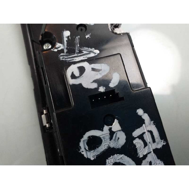 Recambio de mando elevalunas delantero izquierdo para bmw serie 5 berlina (e60) 530xd referencia OEM IAM 6951904 391539SW03 MT51