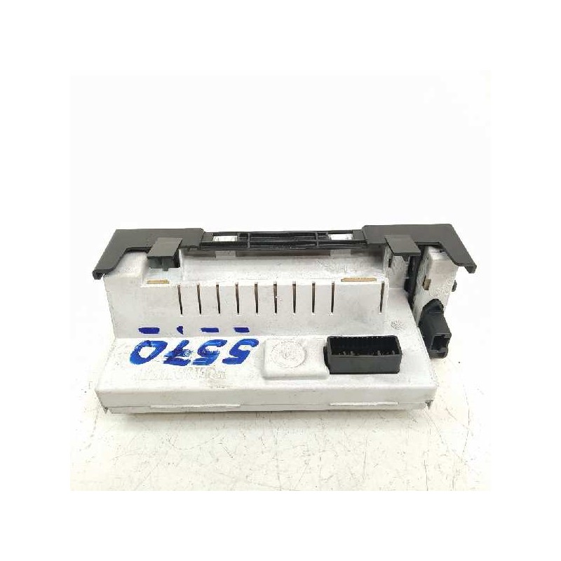 Recambio de pantalla multifuncion para renault megane ii classic berlina confort dynamique referencia OEM IAM 8200755120A  