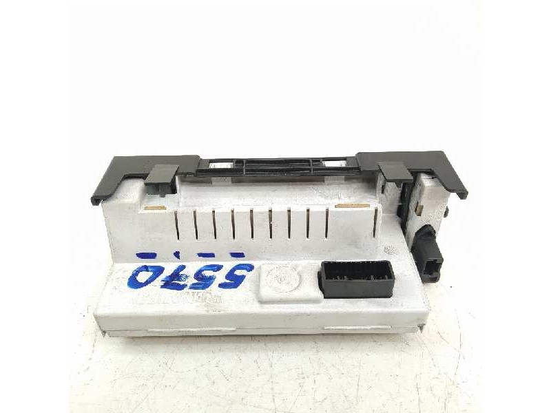 Recambio de pantalla multifuncion para renault megane ii classic berlina confort dynamique referencia OEM IAM 8200755120A  