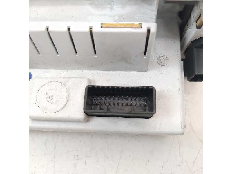 Recambio de pantalla multifuncion para renault megane ii classic berlina confort dynamique referencia OEM IAM 8200755120A  