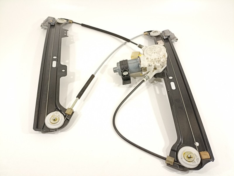 Recambio de elevalunas delantero derecho para bmw serie 5 berlina (e60) 530xd referencia OEM IAM 51337184384  