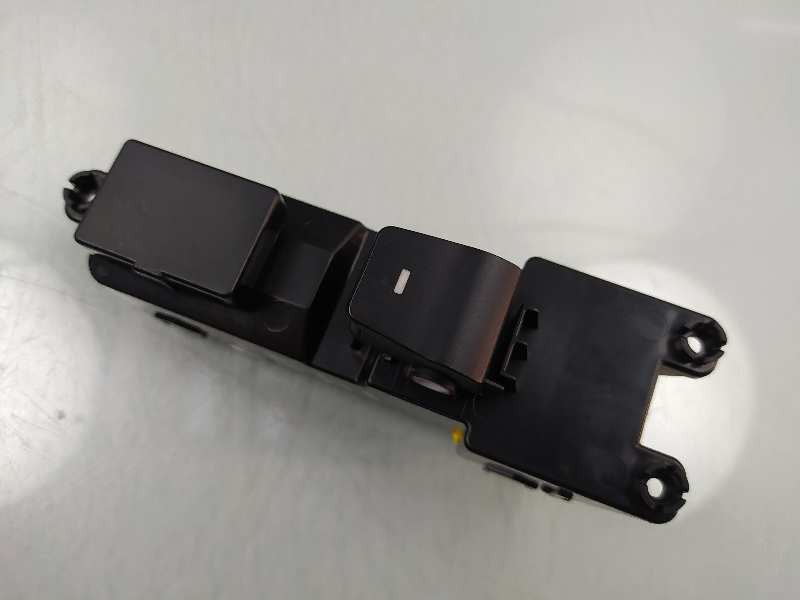 Recambio de mando elevalunas trasero derecho para hyundai tucson 25 aniversario 4x2 referencia OEM IAM 93580D3131  