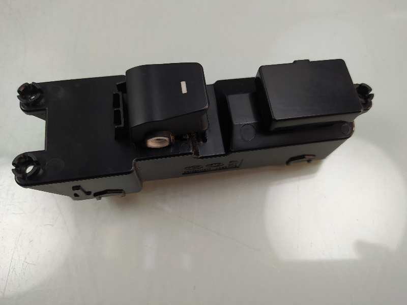 Recambio de mando elevalunas trasero derecho para hyundai tucson 25 aniversario 4x2 referencia OEM IAM 93580D3131  