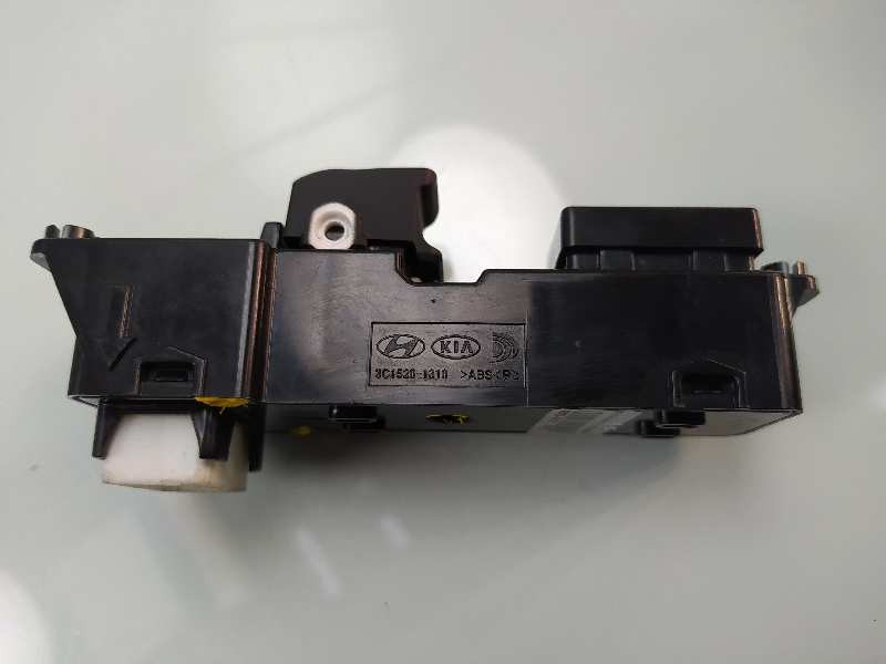 Recambio de mando elevalunas trasero derecho para hyundai tucson 25 aniversario 4x2 referencia OEM IAM 93580D3131  