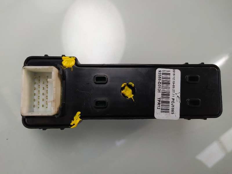 Recambio de mando elevalunas trasero derecho para hyundai tucson 25 aniversario 4x2 referencia OEM IAM 93580D3131  
