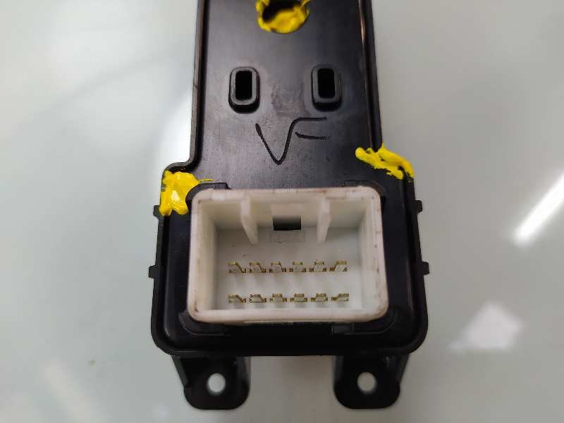 Recambio de mando elevalunas trasero derecho para hyundai tucson 25 aniversario 4x2 referencia OEM IAM 93580D3131  