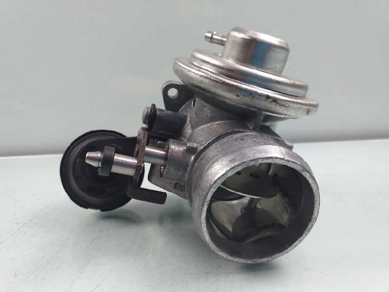 Recambio de valvula egr para volkswagen golf iv variant (1j5) highline referencia OEM IAM 038131501E  