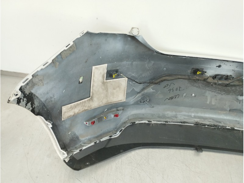 Recambio de paragolpes trasero para seat leon (5f1) style referencia OEM IAM 5F0807421  