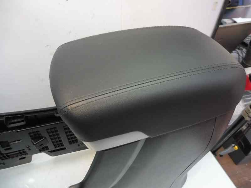 Recambio de apoyabrazos central para hyundai ix35 comfort 2wd referencia OEM IAM   