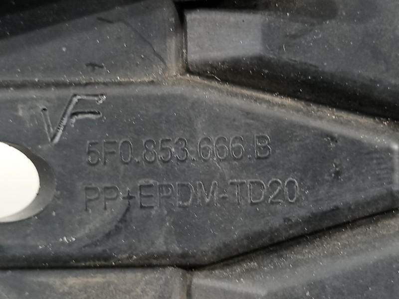Recambio de rejilla paragolpes derecha para seat leon (5f1) fr fast lane referencia OEM IAM 5F0853666B  