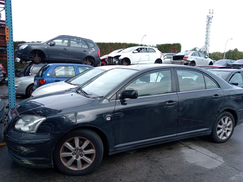 TOYOTA AVENSIS SEDÁN (_T25_)