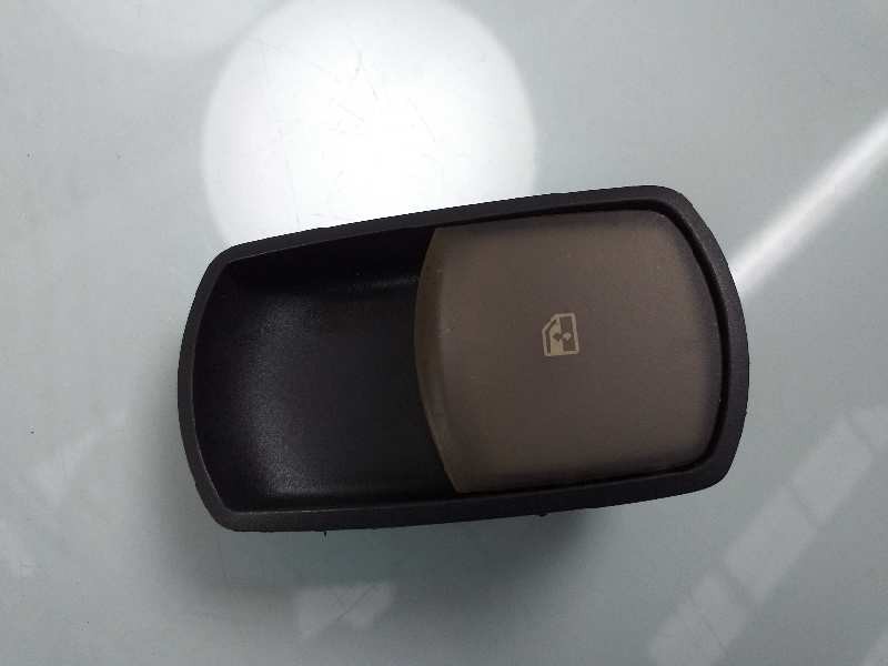 Recambio de mando elevalunas delantero derecho para opel corsa d limited edition referencia OEM IAM 13206806  