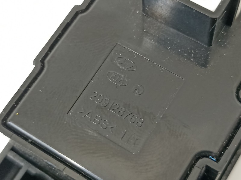 Recambio de warning para kia carens ( ) basic referencia OEM IAM 93790A4000CA 95930A4500WK 95960A4000