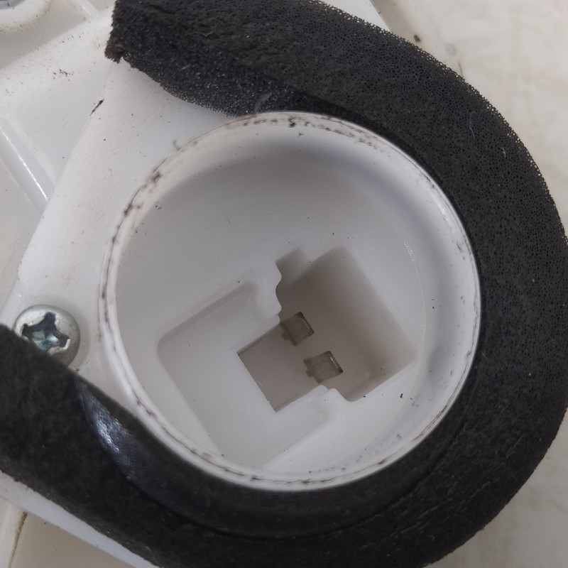 Recambio de cerradura puerta trasera derecha para suzuki vitara 1.6 ddis comfort 4x4 referencia OEM IAM 8230154P01  