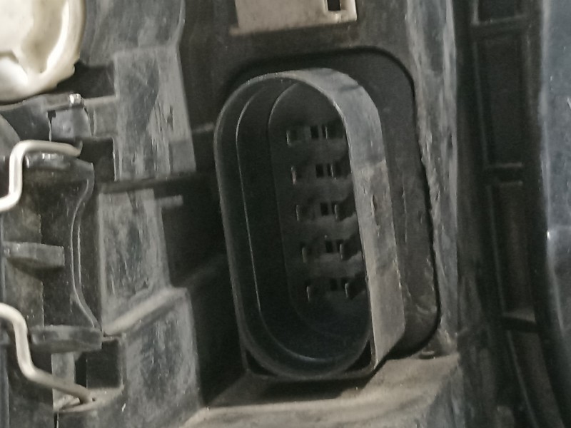 Recambio de faro izquierdo para audi a4 berlina (8e) 2.5 tdi (114kw) referencia OEM IAM 8E0941003S  