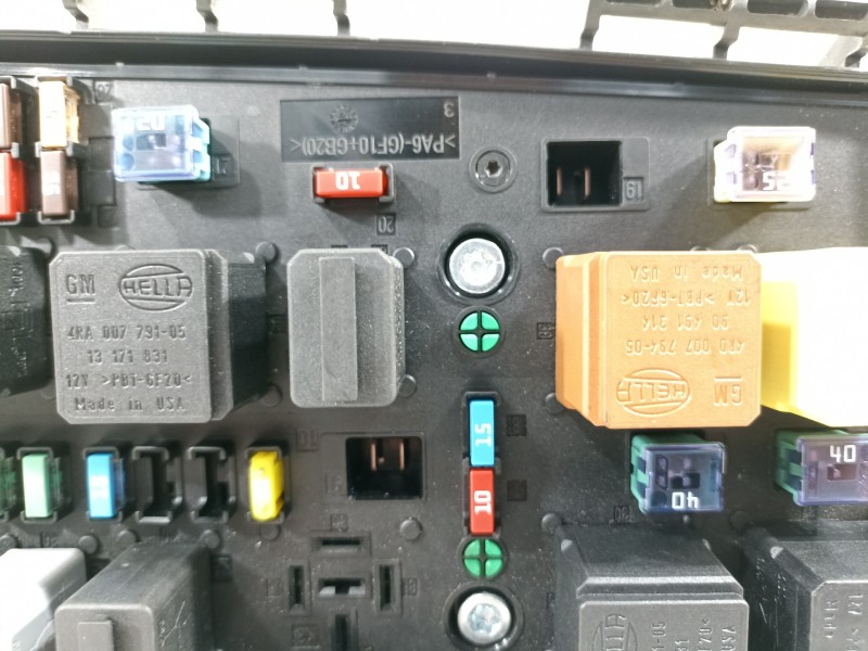 Recambio de caja reles / fusibles para opel zafira b cosmo referencia OEM IAM 13206754 5DK008669 