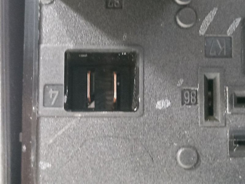 Recambio de caja reles / fusibles para opel zafira b cosmo referencia OEM IAM 13206754 5DK008669 