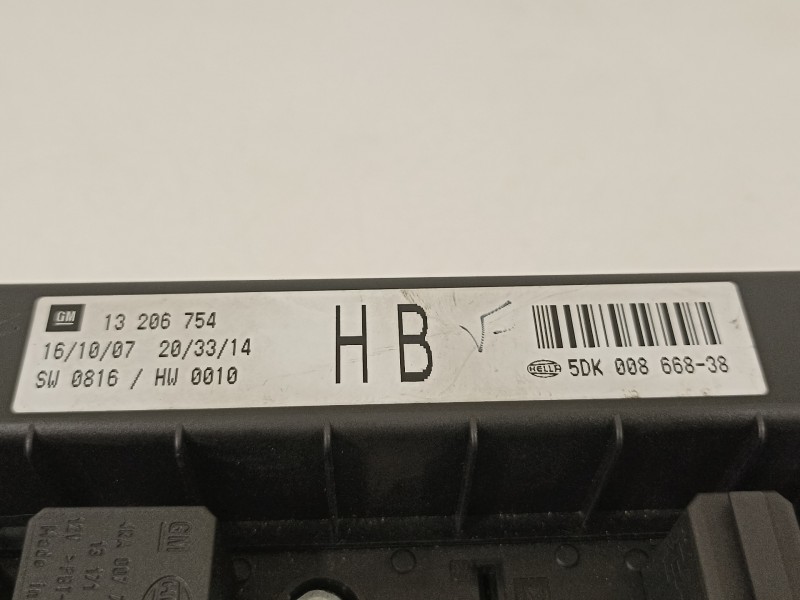 Recambio de caja reles / fusibles para opel zafira b cosmo referencia OEM IAM 13206754 5DK008669 