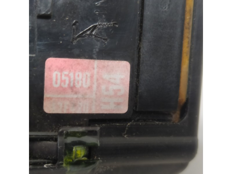 Recambio de mando limpia para toyota avensis (t27) advance referencia OEM IAM 0518017F420  
