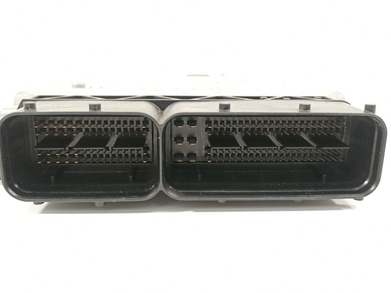 Recambio de centralita motor uce para volkswagen golf vii lim. gte referencia OEM IAM 04E907309F 0261S09836 