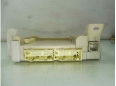 Recambio de caja reles / fusibles para toyota yaris ts referencia OEM IAM 8273052L70C  