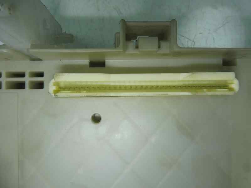 Recambio de caja reles / fusibles para toyota yaris ts referencia OEM IAM 8273052L70C  