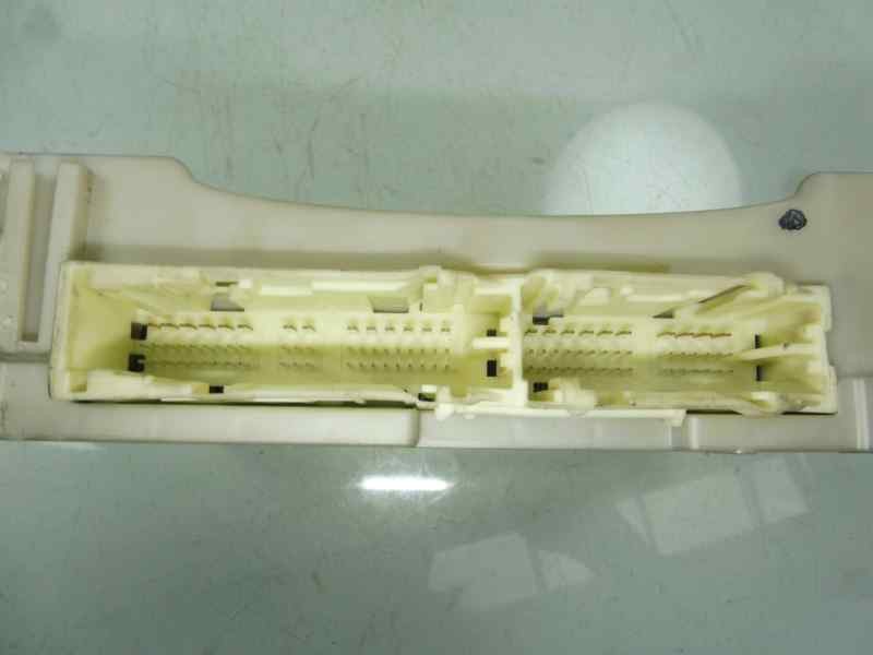 Recambio de caja reles / fusibles para toyota yaris ts referencia OEM IAM 8273052L70C  