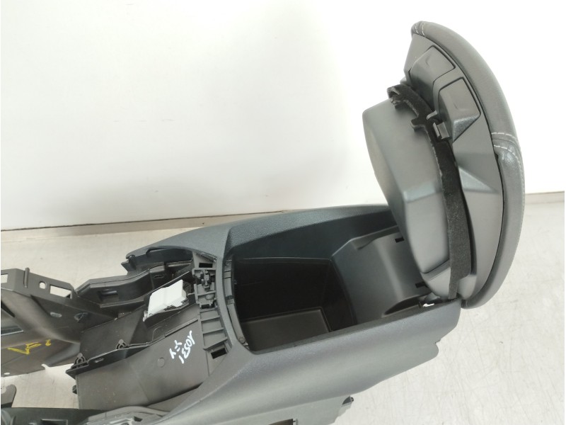 Recambio de apoyabrazos central para citroën ds5 style referencia OEM IAM   