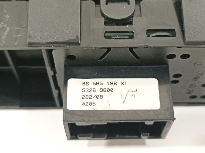 Recambio de mando elevalunas delantero izquierdo para peugeot 308 confort referencia OEM IAM 96565186XT  