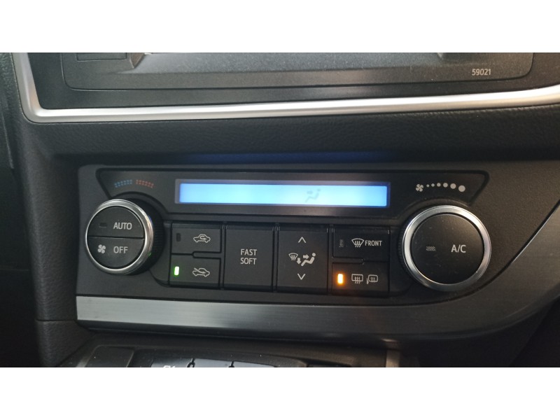 Recambio de mando climatizador para toyota auris hybrid active referencia OEM IAM 5590002460  