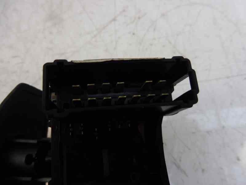 Recambio de mando limpia para dacia sandero stepway referencia OEM IAM 8200792586  