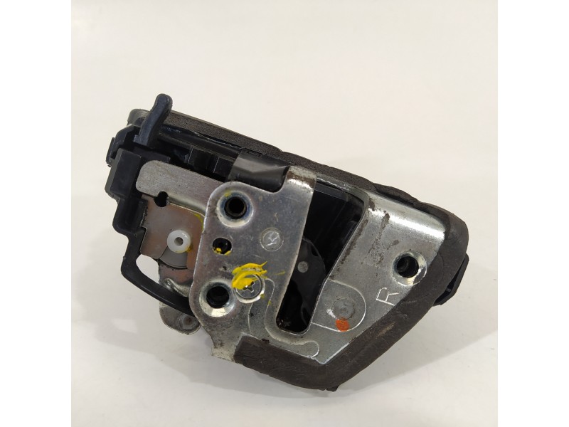 Recambio de cerradura puerta trasera derecha para toyota auris hybrid active referencia OEM IAM   