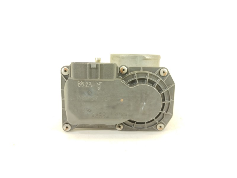 Recambio de caja mariposa para toyota auris hybrid active referencia OEM IAM 220300T110  