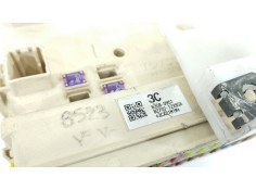 Recambio de caja reles / fusibles para toyota auris hybrid active referencia OEM IAM 8922102330 8273012X80A 63580951 2