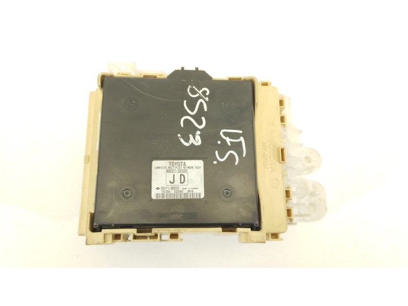 Recambio de caja reles / fusibles para toyota auris hybrid active referencia OEM IAM 8922102330 8273012X80A 63580951