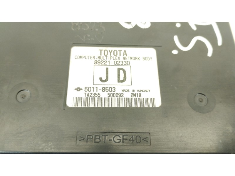 Recambio de caja reles / fusibles para toyota auris hybrid active referencia OEM IAM 8922102330 8273012X80A 63580951