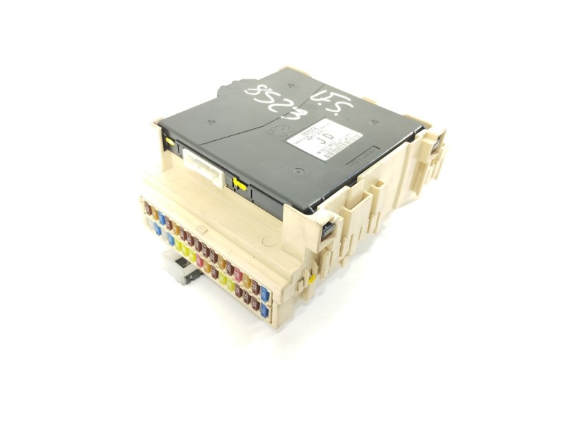 Recambio de caja reles / fusibles para toyota auris hybrid active referencia OEM IAM 8922102330 8273012X80A 63580951