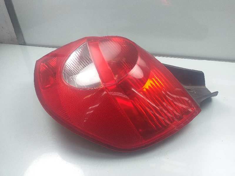 Recambio de piloto trasero derecho para renault clio iii emotion referencia OEM IAM 8200459960   Recambio de piloto trasero derecho para renault clio iii emotion referencia OEM IAM 8200459960