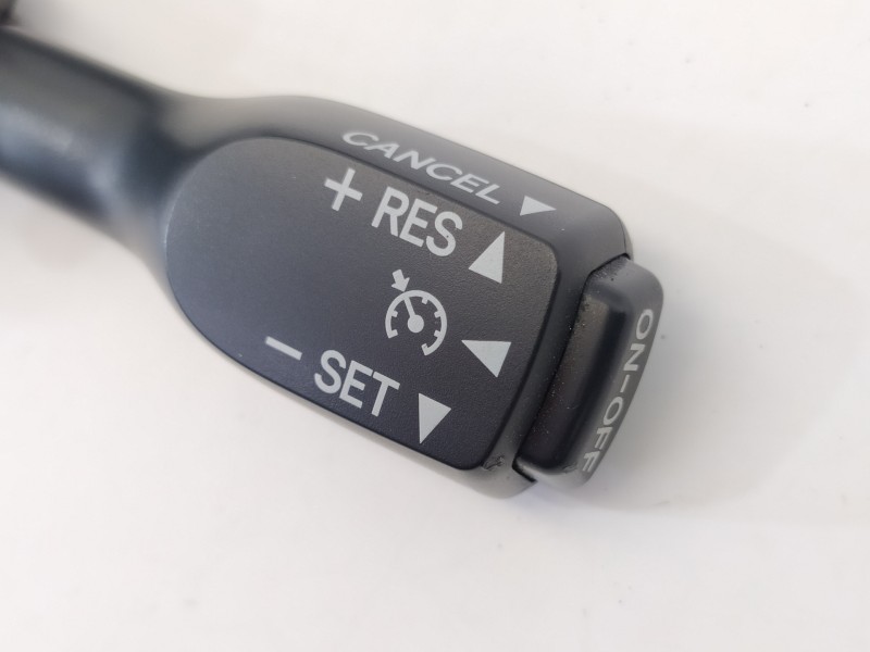 Recambio de mando volante para toyota auris hybrid active referencia OEM IAM 8424712040 18A174 